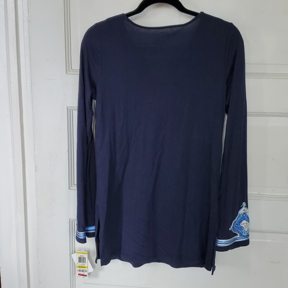 Top - Picture 2 of 2